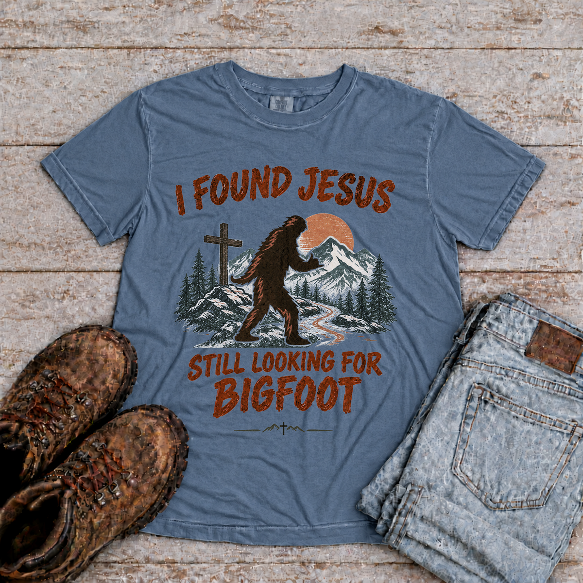 "Still looking for Bigfoot" T-Shirt