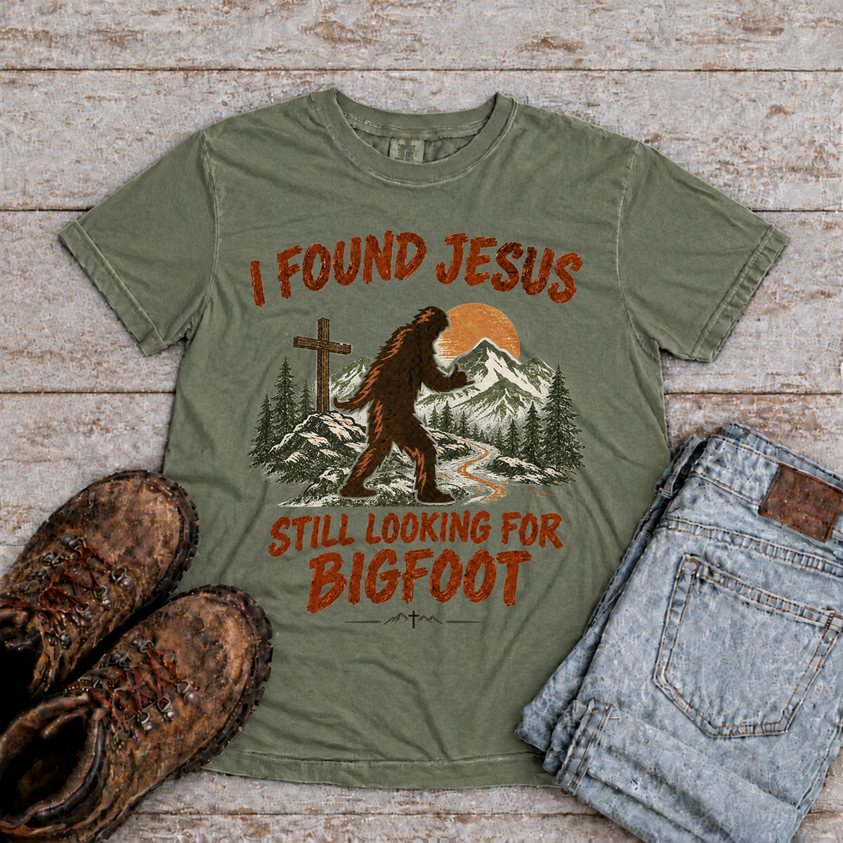 "Still looking for Bigfoot" T-Shirt